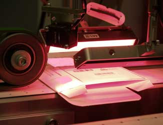 制药标签的光学检测使用的是 In-Sight Micro