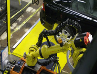 由視覺引導(dǎo)的機器人 - 首個自動化帶耳螺母緊