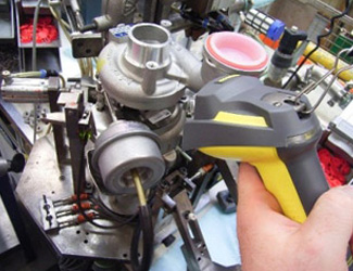 康耐视 ID 读码器 - 完整工件追踪的正确混合