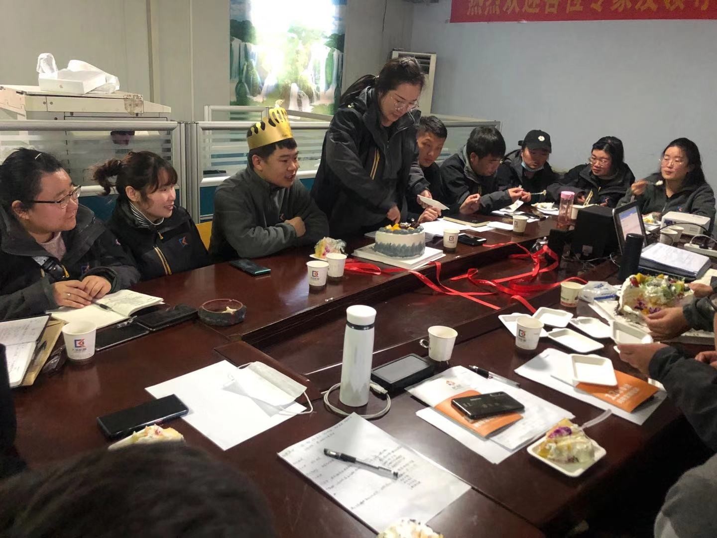 不忘初心,感恩同行 | 大誠(chéng)機(jī)械銷(xiāo)售會(huì)上不忘給員工過(guò)生日